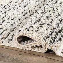 nuLOOM Bria Moroccan Shag Tasseled 2' 6" x 6' Area Rug
