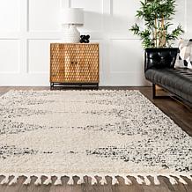 nuLOOM Bria Moroccan Shag Tasseled 2' 6" x 6' Area Rug