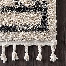 nuLOOM Mackie Moroccan Tasseled Shag 5' 3" x 7' 7" Area Rug 