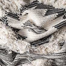 nuLOOM Savannah Moroccan Tasseled Wool Area Rug - 4' x 6' - Black