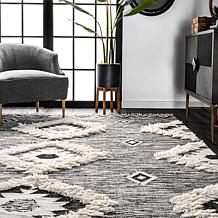 nuLOOM Savannah Moroccan Tasseled Wool Area Rug - 4' x 6' - Black