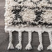 nuLOOM Vasiliki Moroccan Shag Tasseled 4' x 6' Off-White Area Rug