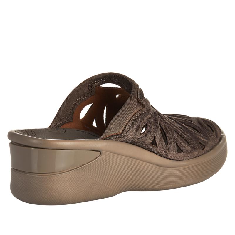 bzees susie wedge sandal