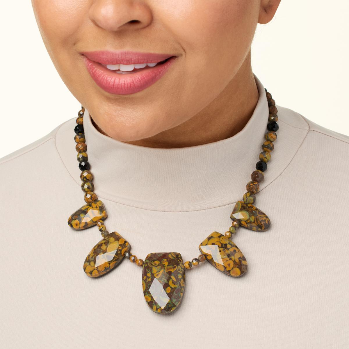 Reversible outlets Necklace