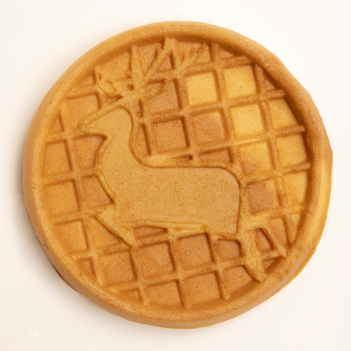 https://i02.hsncdn.com/is/image/HomeShoppingNetwork/rocs1200/nostalgia-mymini-reindeer-waffle-maker-model-mwfrndr5gr-d-2022031014423823~20512950w_alt2.jpg