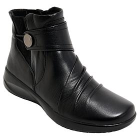 Clarks Collection Kaetlyn Sara Heritage Casual Ankle Boot