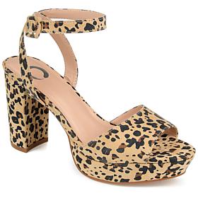 Journee Collection Women's Wide Width Nairri Pump