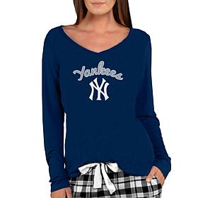 Officially Licensed MLB Ladies Marathon Long Sleeve Top - Yankees